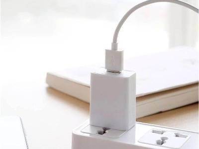 手機(jī)充電器.jpg